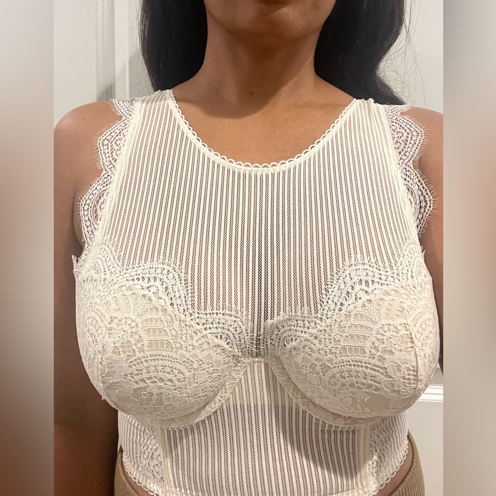 Victoria Secret - Picture 5 of 6